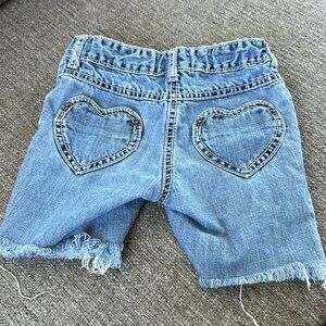 Gymboree Girls Blue Denim Cutoff Shorts Size 5 Heart Pockets Pink Heart Buttons